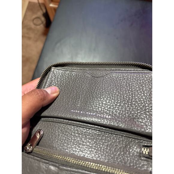 Marc by Marc Jacobs Gray Pebbled Leather Zip Around Wallet Wristlet - Picture 3 of 4